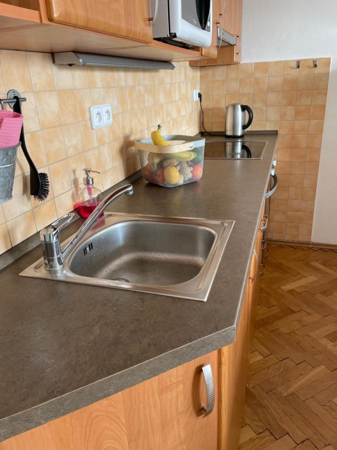 Cozy Apartment Near The City Center Hradec Králové Exteriör bild